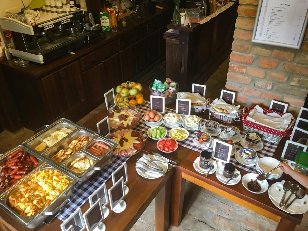 Hotel Lug Eszék Kültér fotó